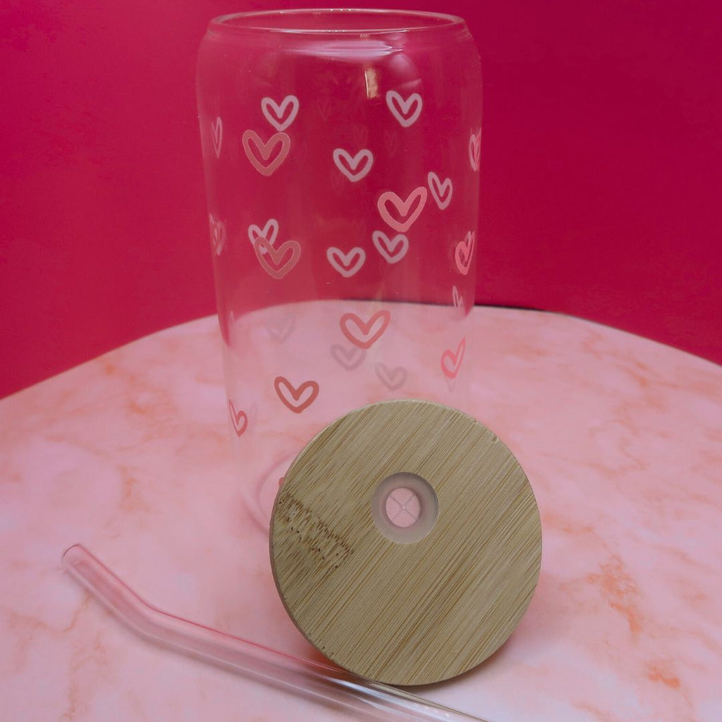 💕 Glass Cup “Heart Vibes” – Couvercle Bambou & Paille
