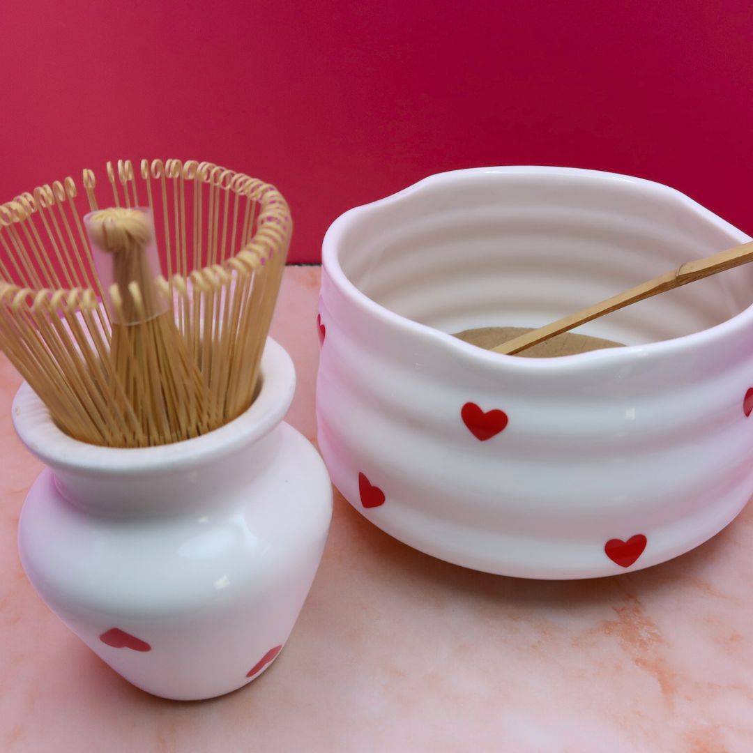 🍵 Kit Matcha "Love Edition" – Céramique Cœurs Rouges