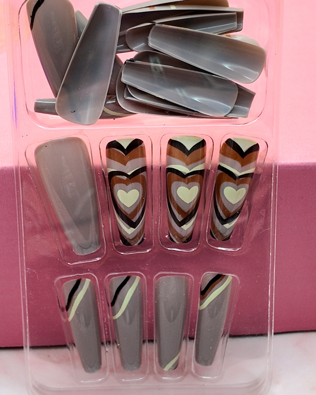 Cocoa Hearts – Press On Nails 🤍