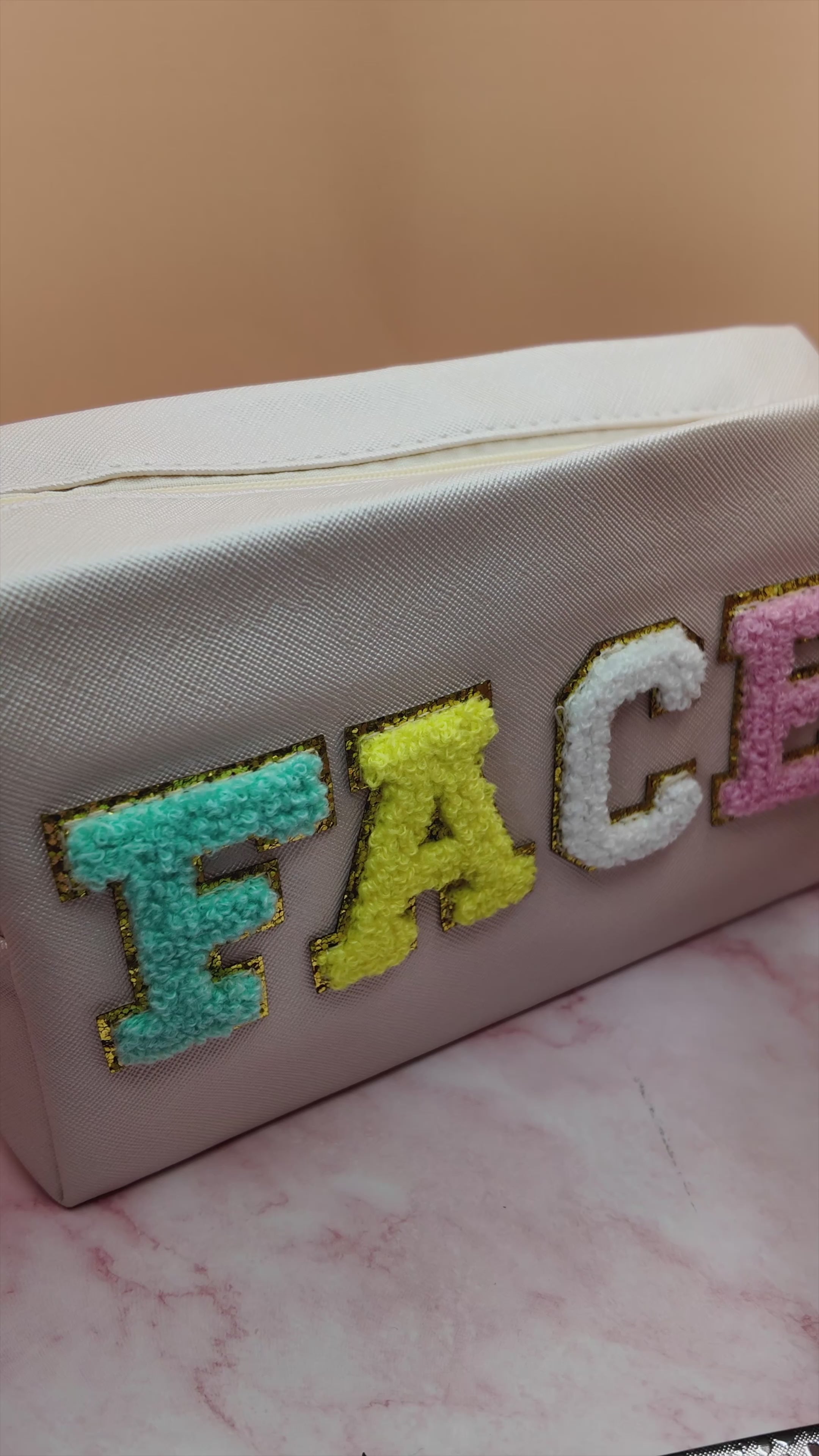 🌈 Trousse Brodée — Édition Color Pop